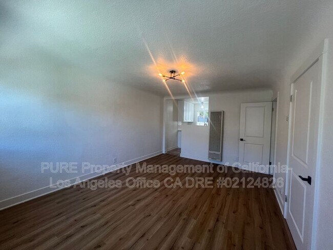 Foto del edificio - 627 W 23rd St