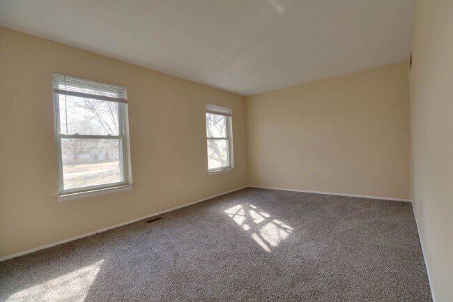 Building Photo - Sterling Heights brick ranch with 3 bedroo...