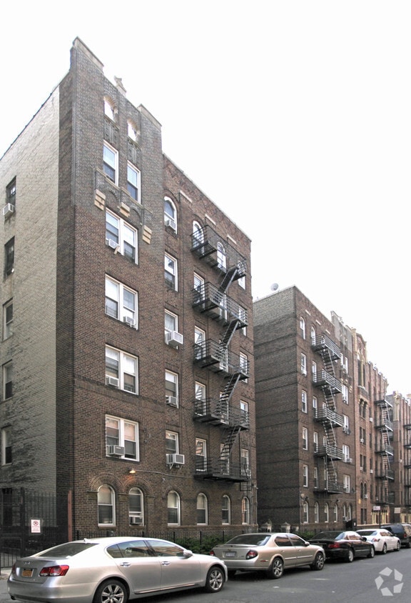 Building Photo - 189 E 18th St