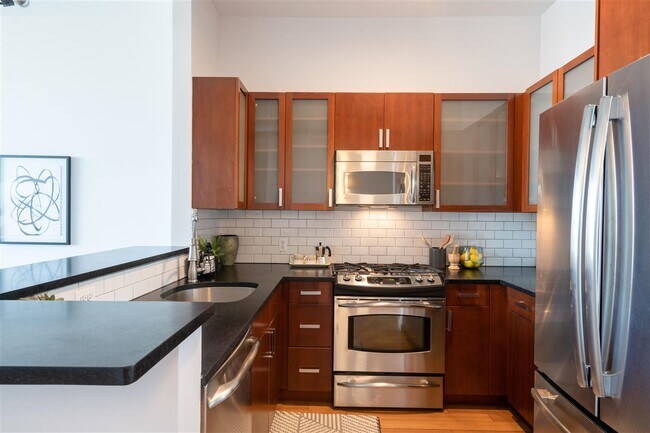 Building Photo - 234 10th St