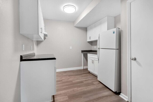 Building Photo - 112 3rd St