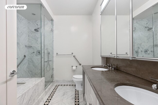 Building Photo - 205 W 76th St