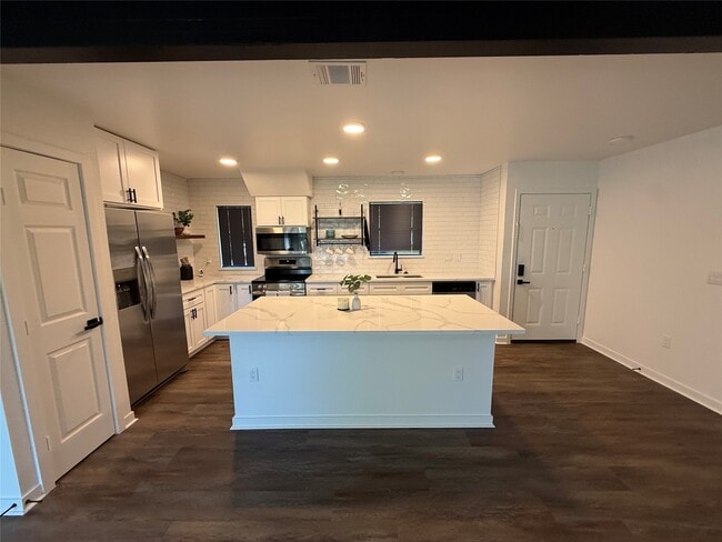 Building Photo - 4111 Beran Dr