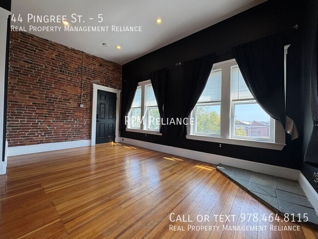 Building Photo - 44 Pingree St