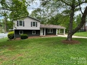 Building Photo - 2108 Deepwood Ct