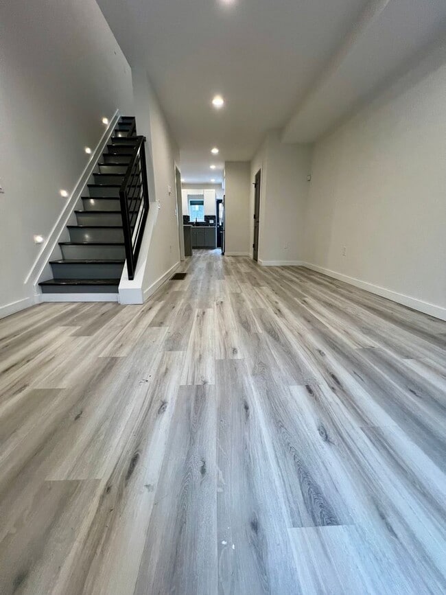 Foto del edificio - Luxurious 3-Bedroom Townhome in South Philadelphia! Available NOW!