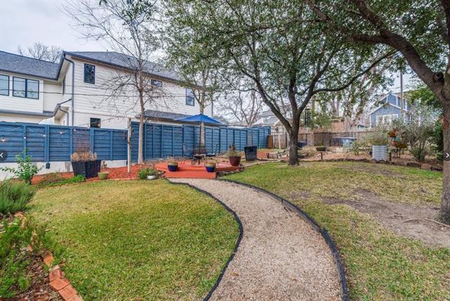 Foto del edificio - 9235 E Lake Highlands Dr
