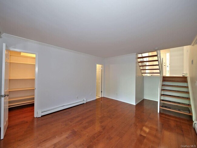 Building Photo - 202 Ivy Hill Crescent