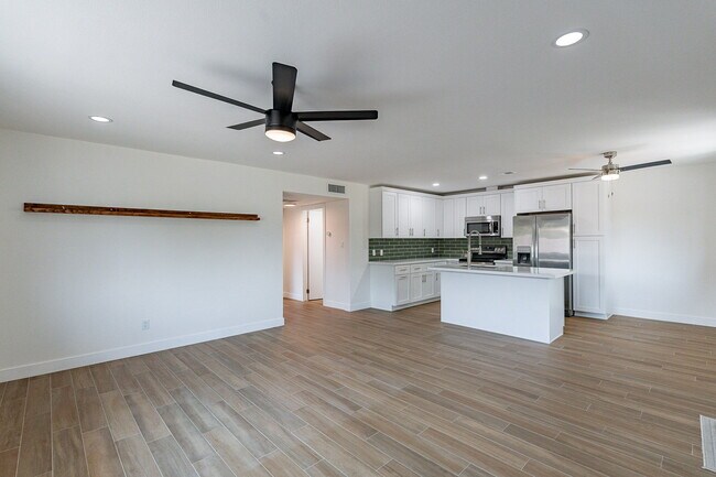 Foto del edificio - 8460 E Roosevelt St