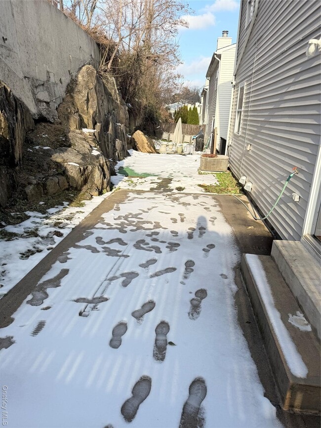 Building Photo - 219 Mary Lou Ave