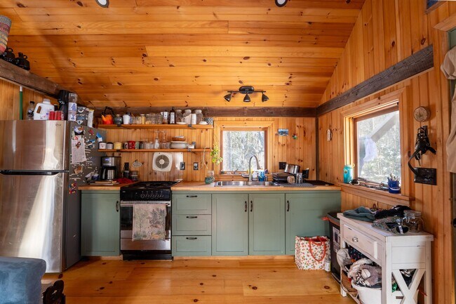 Foto del edificio - 398 Plains Rd