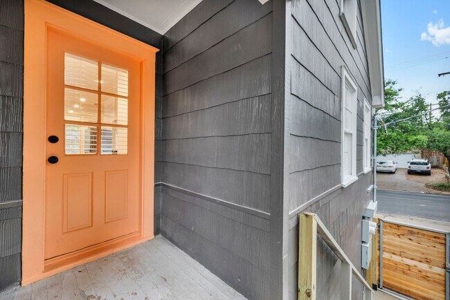 Building Photo - 1701 Mohle