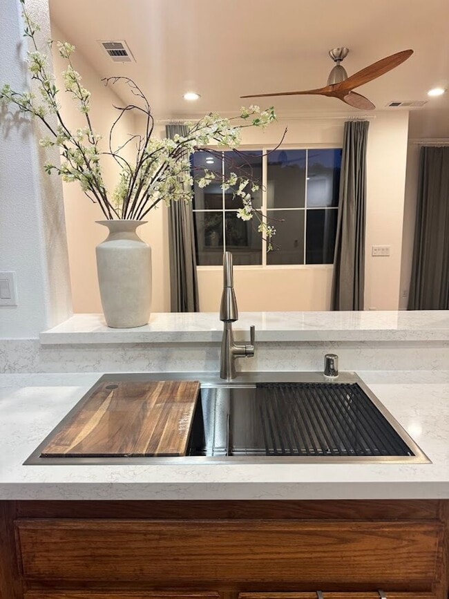 Foto del edificio - 3 Bed, 2 Bath Townhome in Carlsbad