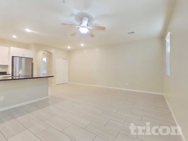 Foto del edificio - 12583 W Gentle Rain Rd