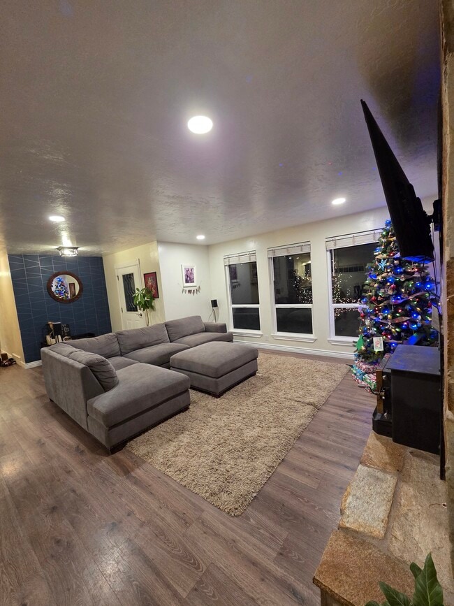 Building Photo - 4701 Turnberry Pl