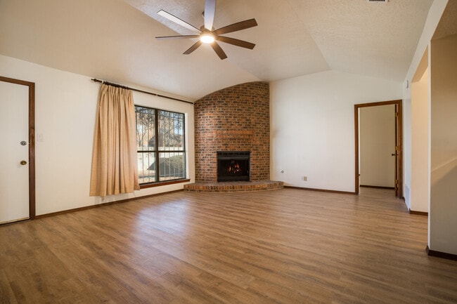 Building Photo - 7401 Scotts Pl NE