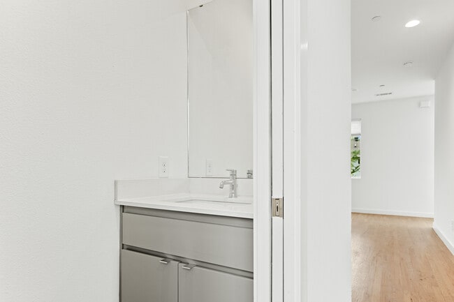 Building Photo - 1430 Grigsby Ave