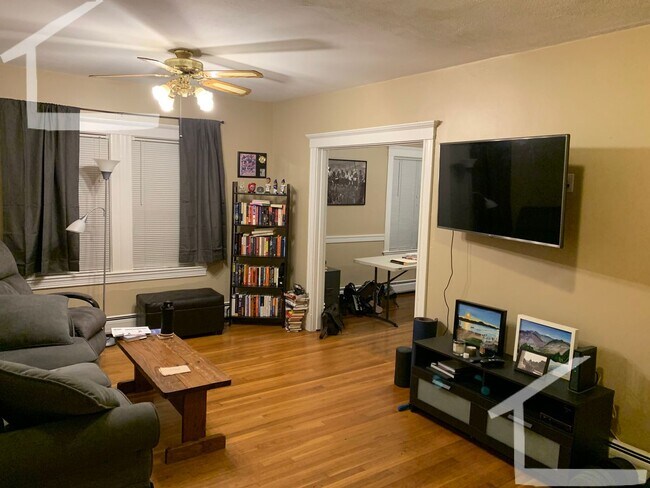 Foto del edificio - 3/1 Renovated 1.5BR near Watertown Sq, Mass Pike