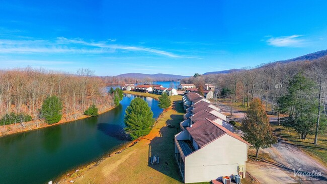 Building Photo - Quail Hollow Village