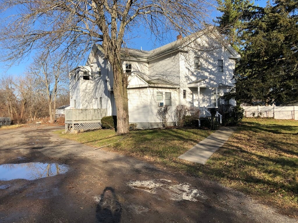 101 Vine St Unit 21, Saugus, MA 01906 Room for Rent in Saugus, MA