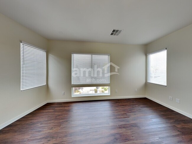 Foto del edificio - 9347 Brigham Avenue