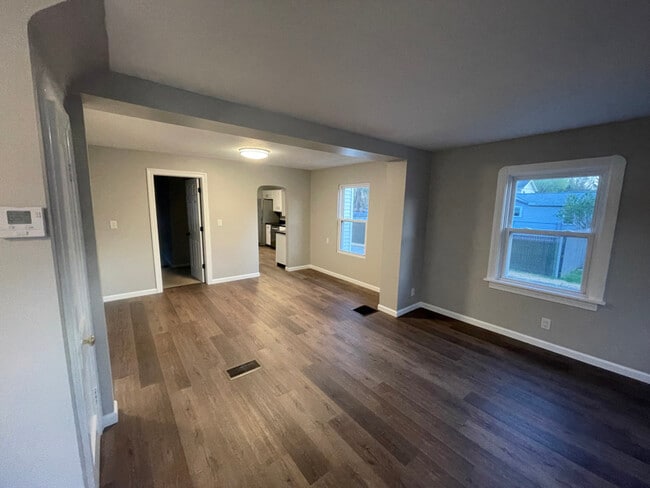 Building Photo - 36370 S Riverview Dr