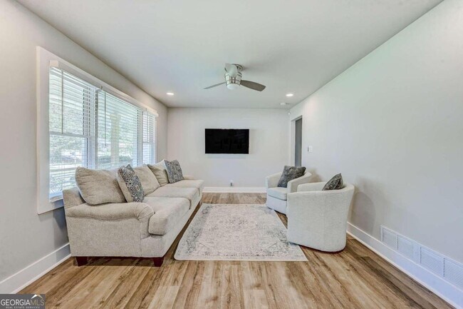 Foto del edificio - 1368 Aniwaka Ave SW