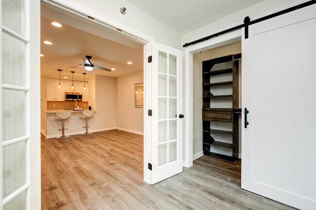 Foto del edificio - 3315 Wyndham Cir