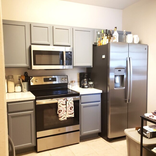 Foto del edificio - Villages Of Bloomingdale Condo