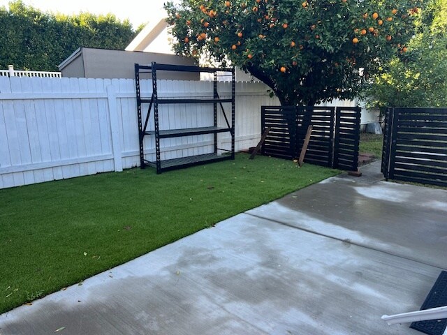 Private patio - 4178 Nagle Ave