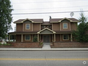 Building Photo - 906 6th Ave