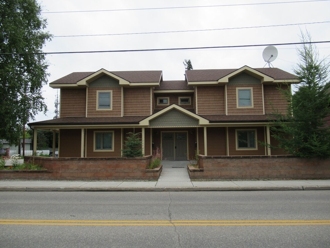 Primary Photo - 906 6th Ave