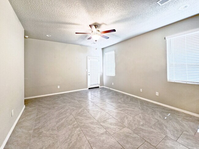 Foto del edificio - Stunning Cleveland Heights 3 Bedroom Home!