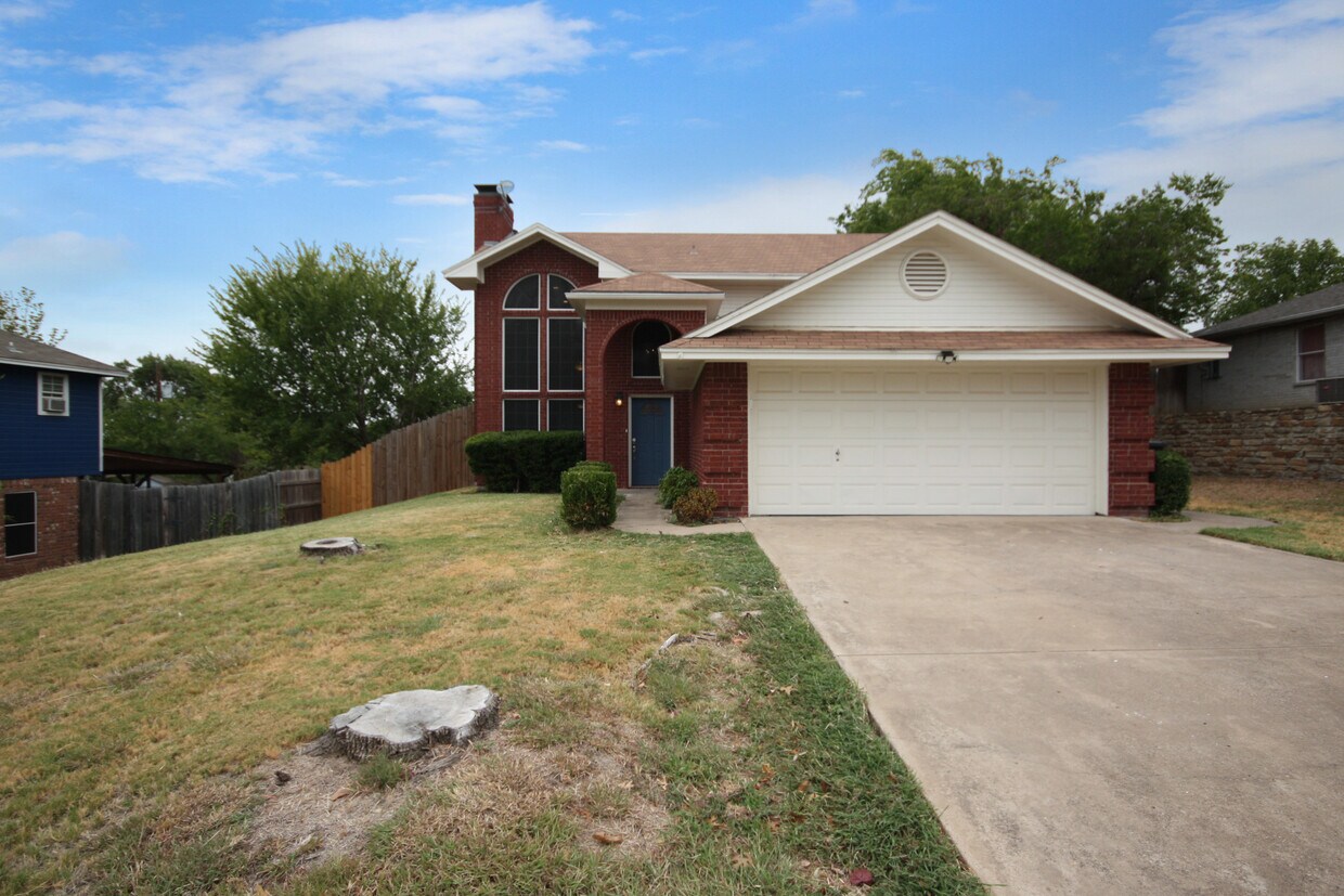 Foto principal - 1406 Westbriar Dr