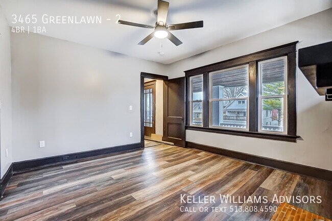 Foto del edificio - Spacious 4BR in 2 family