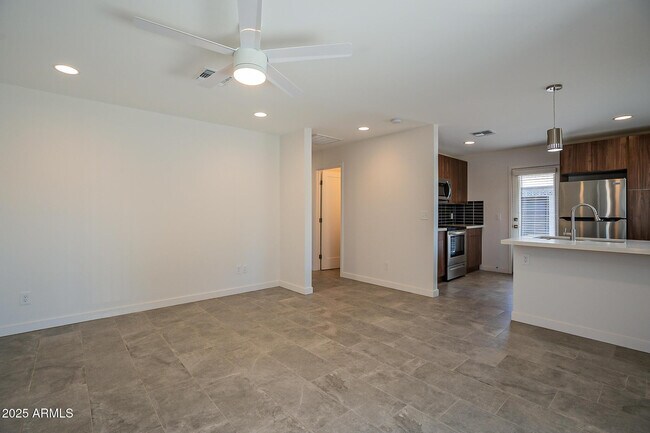 Foto del edificio - 6227 N 13th Pl