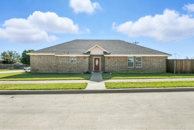 Building Photo - 5328 Sioux Creek Ln
