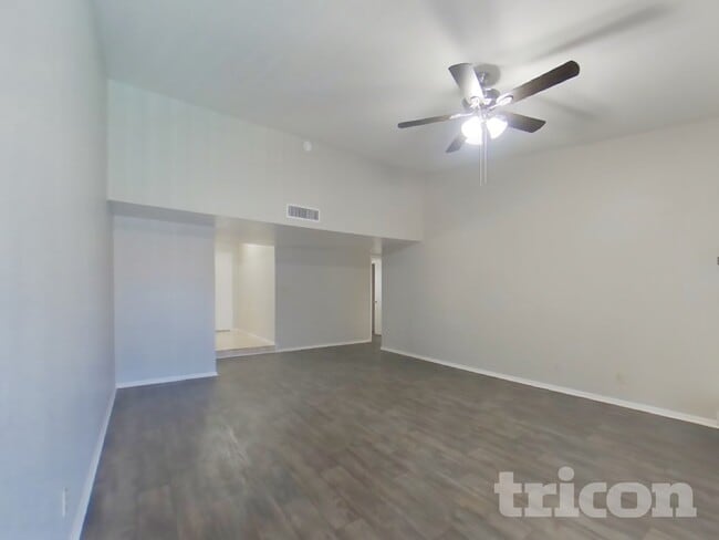 Building Photo - 4323 W Poinsettia Dr