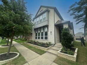 Building Photo - 7105 Royal View Dr