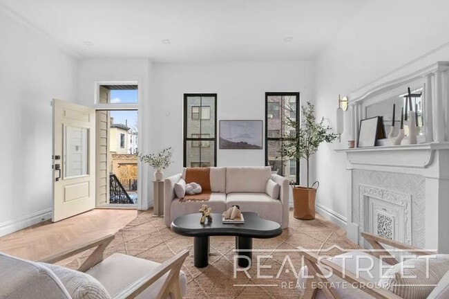 Building Photo - Stunning Brand New Townhouse for Rent in B...
