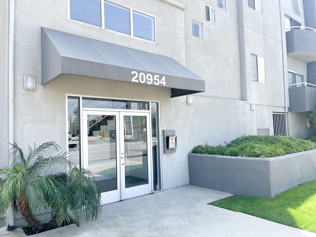 Building Photo - Cambridge Court Apartments