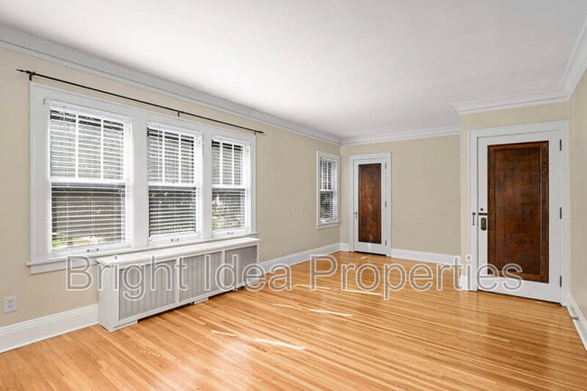 Building Photo - 969 St Clair Ave