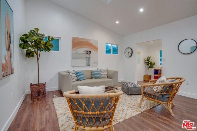 Foto del edificio - 5137 N Eagle Rock Blvd