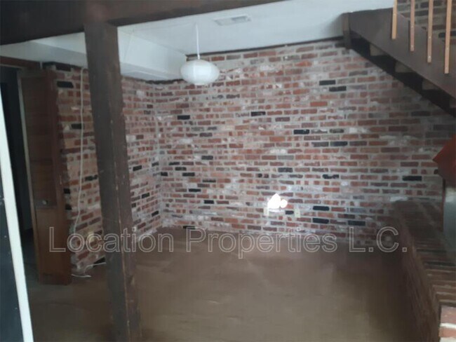 Building Photo - 2604 University Dr
