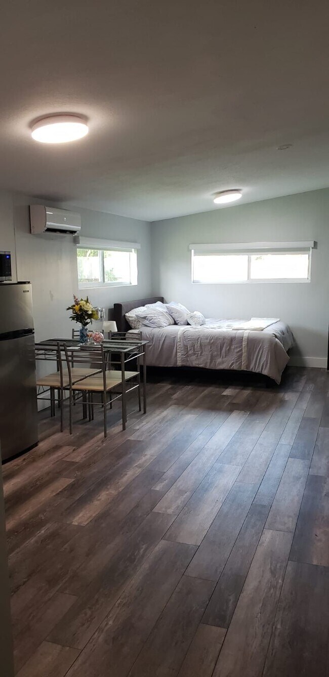 Building Photo - 835 NE 178th Ter