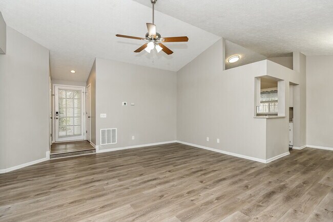 Foto del edificio - 2201 River Woods Way