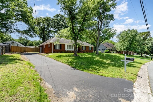 Building Photo - 6909 Lancer Dr