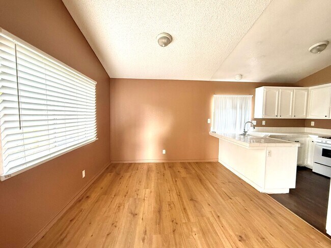 Foto del edificio - 3 Bedroom, 2 Bath Home in Moreno Valley for $2,895.00