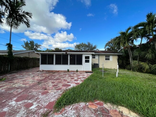 Building Photo - Centrally Located Single Family Home In Fort Lauderdale!!!