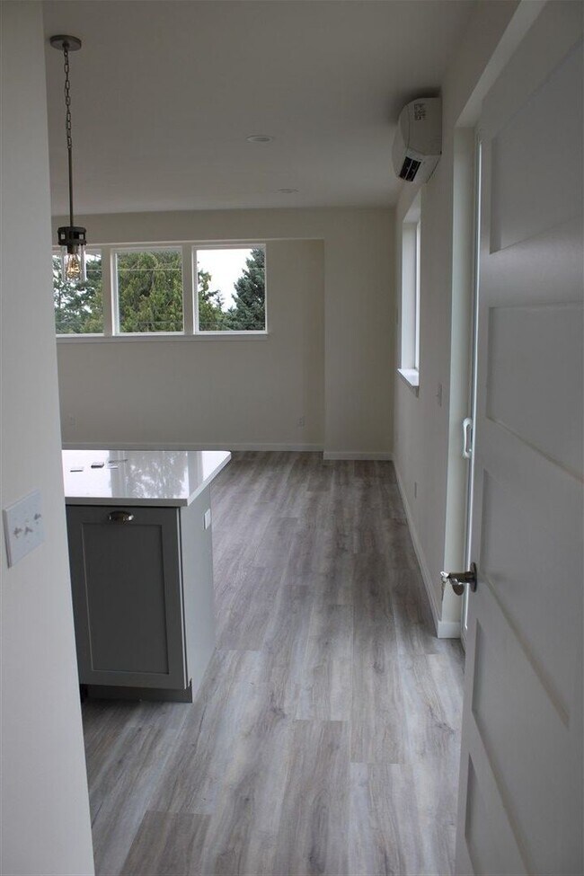 Foto del edificio - 2 bedroom 2 bathroom Brand New Triplex!